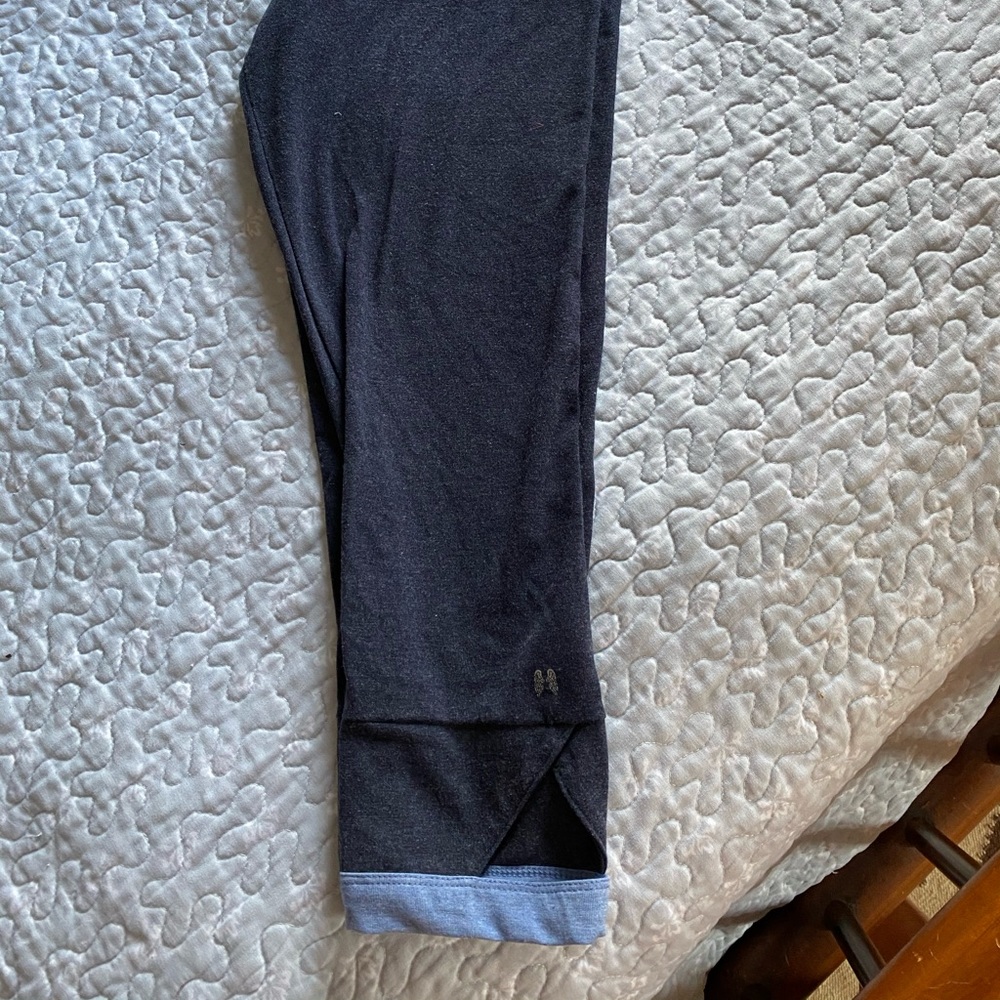 Victoria’s Secret cropped leggings- 2 pairs